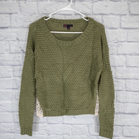 Sweaters - GREEN sweater